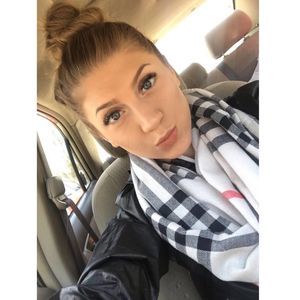 Meet your Posher, Alyson